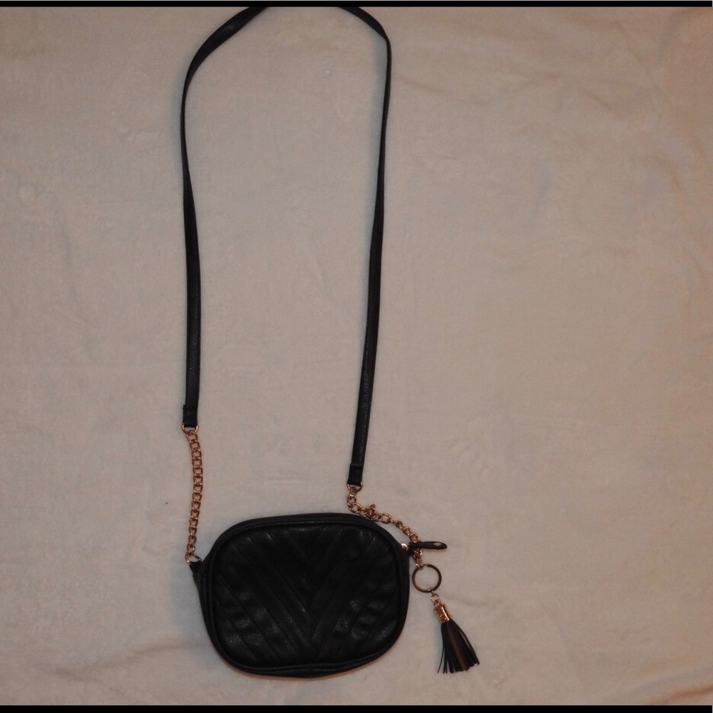 BLACK CROSS BODY BAG